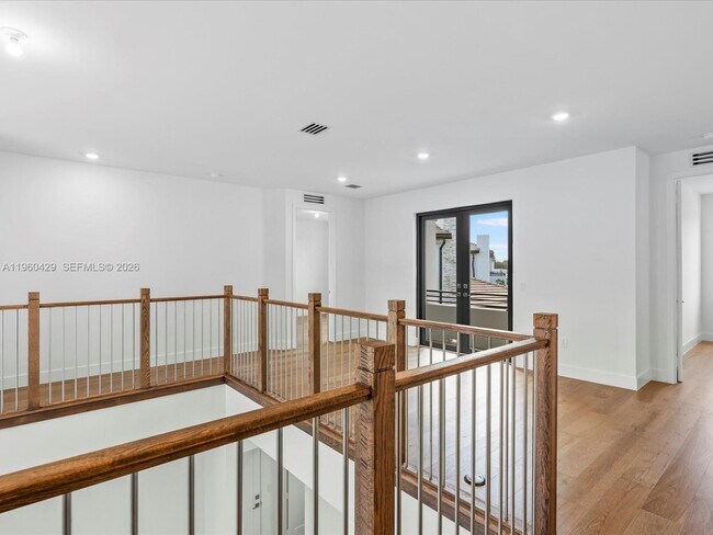 Building Photo - 19701 NE 16th Pl