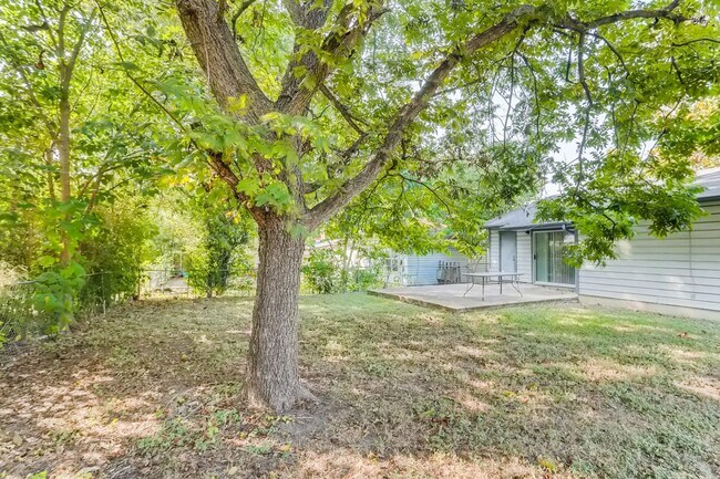 Building Photo - (**APP PENDING 06/13/23)  3 Bedroom / 1 Ba...
