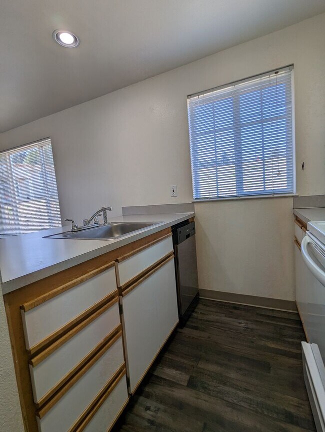 Building Photo - Nice 1bdrm/1bath Apartment Off Bailey Hill...