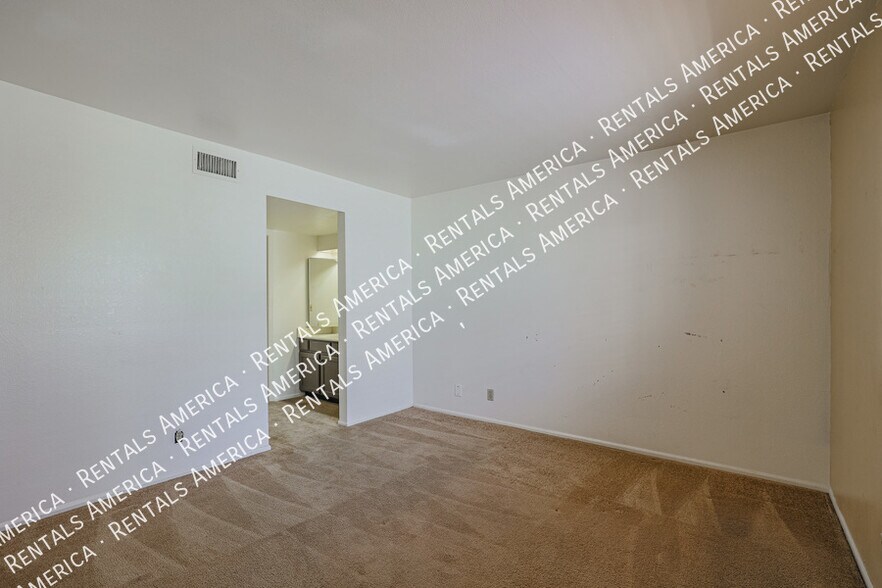 Building Photo - 633 W Southern Ave