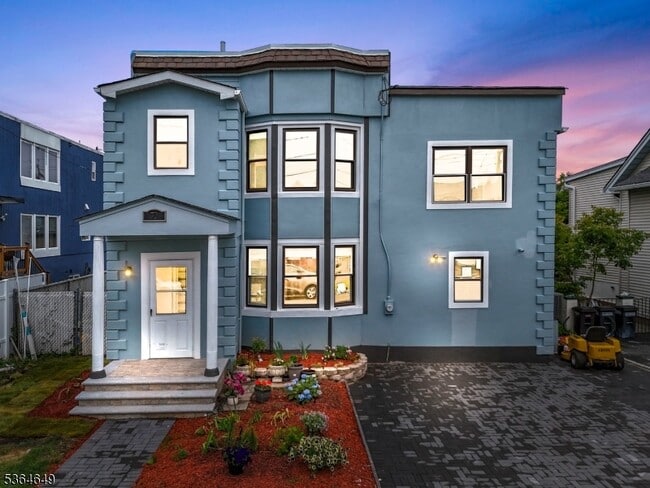 Primary Photo - 70 Bruno St