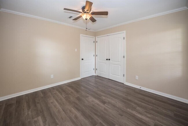 Building Photo - 11038 Waxwing St