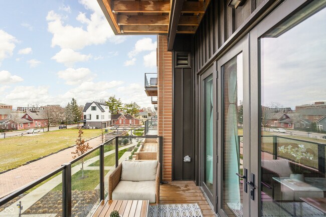 Building Photo - 877 N East St