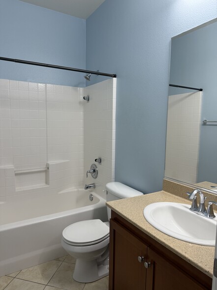 hallway bathroom for second bedroom - 28063 Catherine Dr