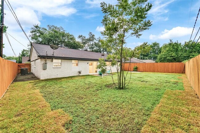 Building Photo - 9714 Blankenship Dr