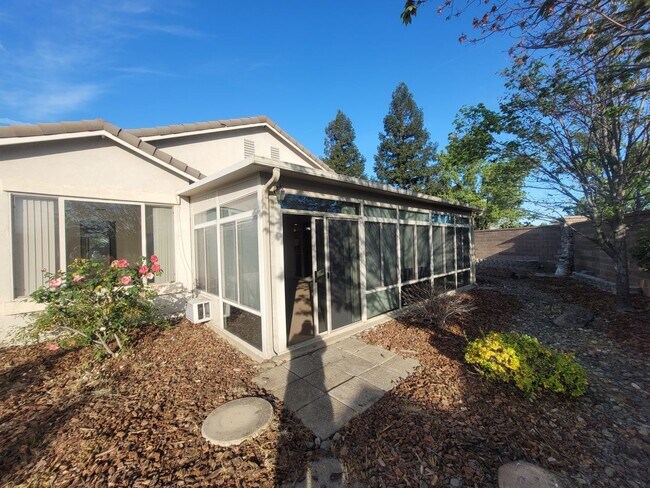Building Photo - Sun City Lincoln Hills - Quiet courtyard with garden service & solar electric