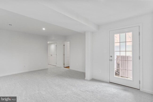 Building Photo - 233 Clifton Mnr