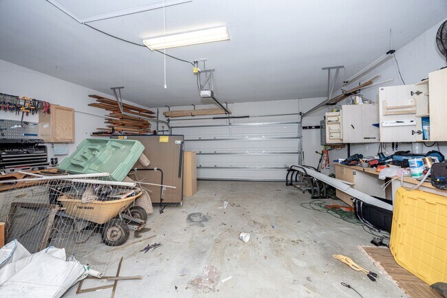 Building Photo - 1013 Silverbell Cv