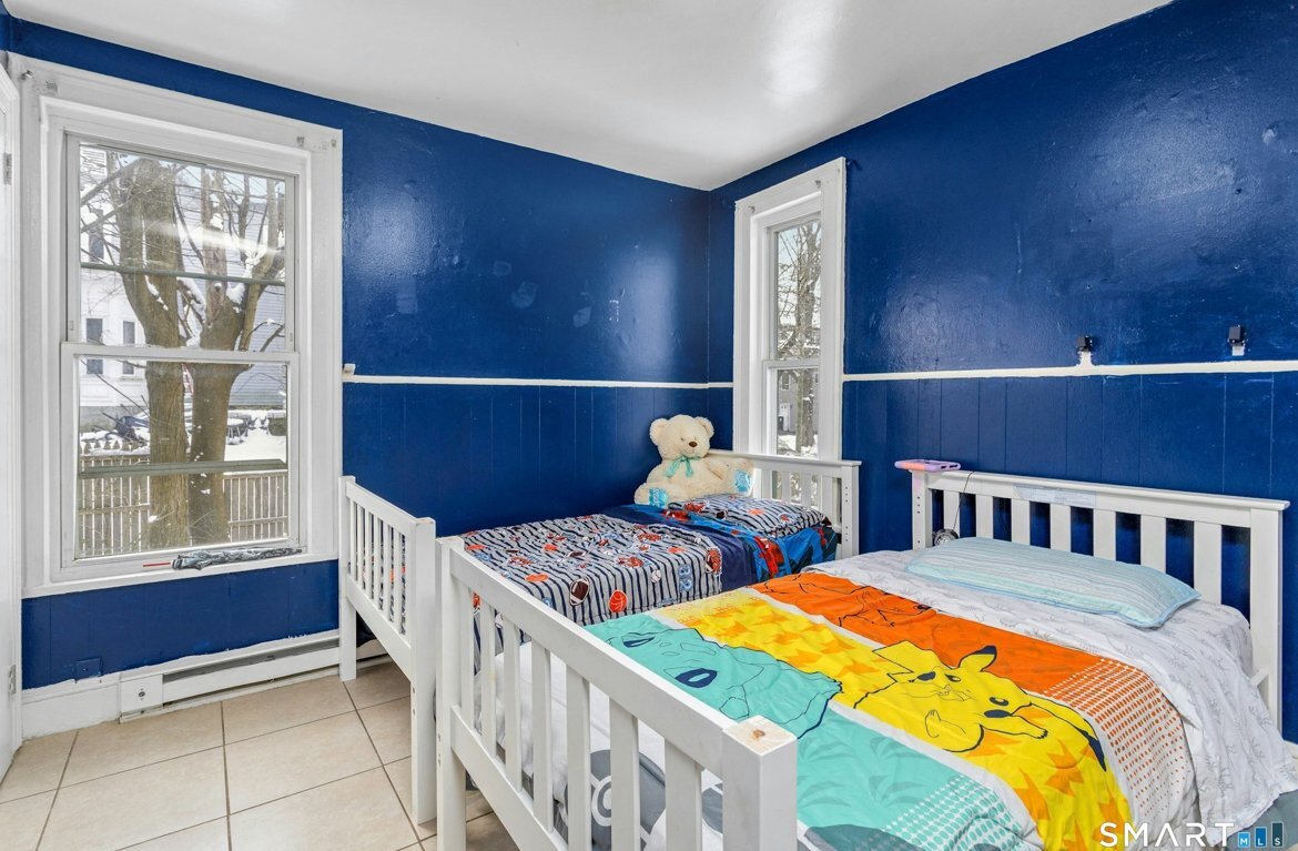 Building Photo - 18 Grandview Ave