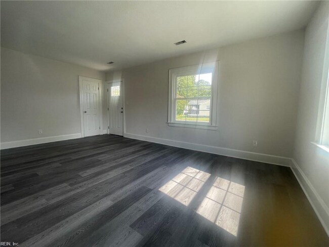 Building Photo - 728 Bolling St