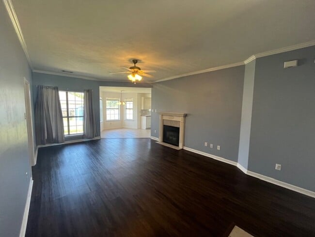 Building Photo - 102 Rosebud Cir