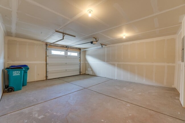 Building Photo - Stunning 3 Bedroom 2 Bathroom townhome in Fort Collins!