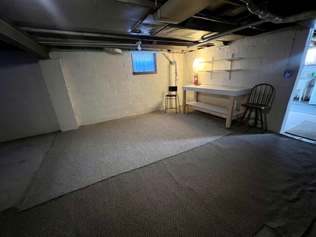 Building Photo - Charming Home - 2 Bedrooms 2 Bathroom - Mo...