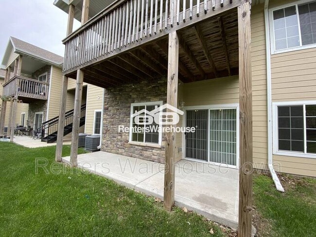 Building Photo - 2000 Meadow Ct