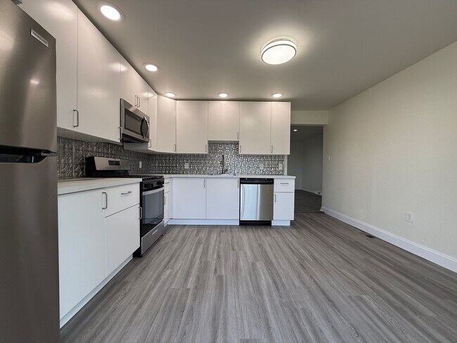 Building Photo - Updated 4BR / 2 Bath Home with off-street parking!