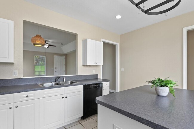 Building Photo - 3034 Cummings Ave