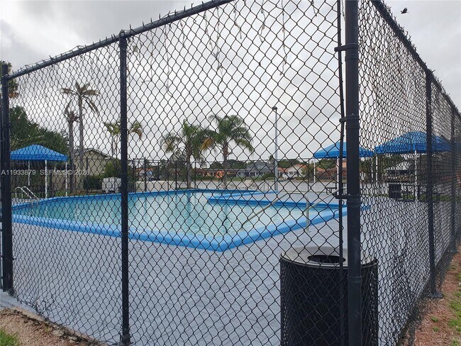 Building Photo - 6702 SW 152nd Pl