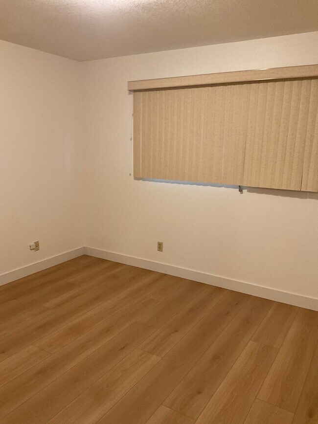 Building Photo - 327 Bassett St