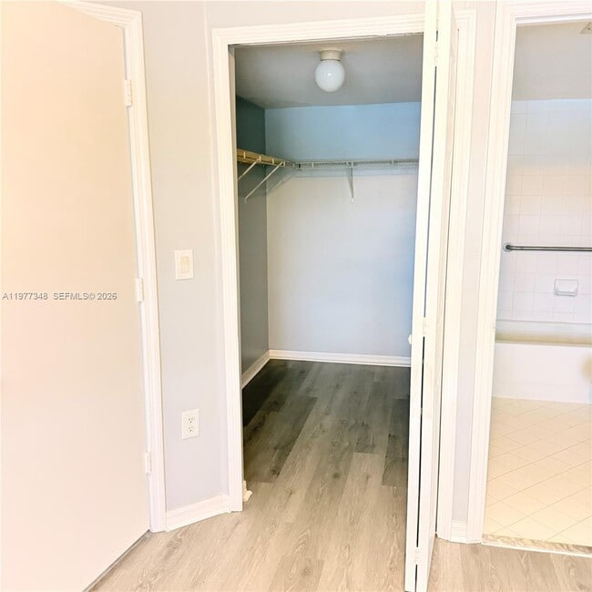 Building Photo - 2910 SE 13th Ave