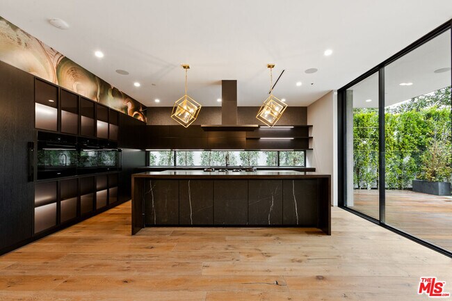 Building Photo - 738 N Harper Ave