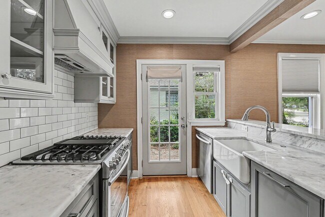 Building Photo - 12 Colleton Dr