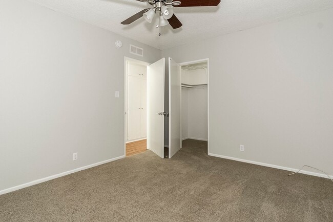 Building Photo - 444 E Angeleno Ave