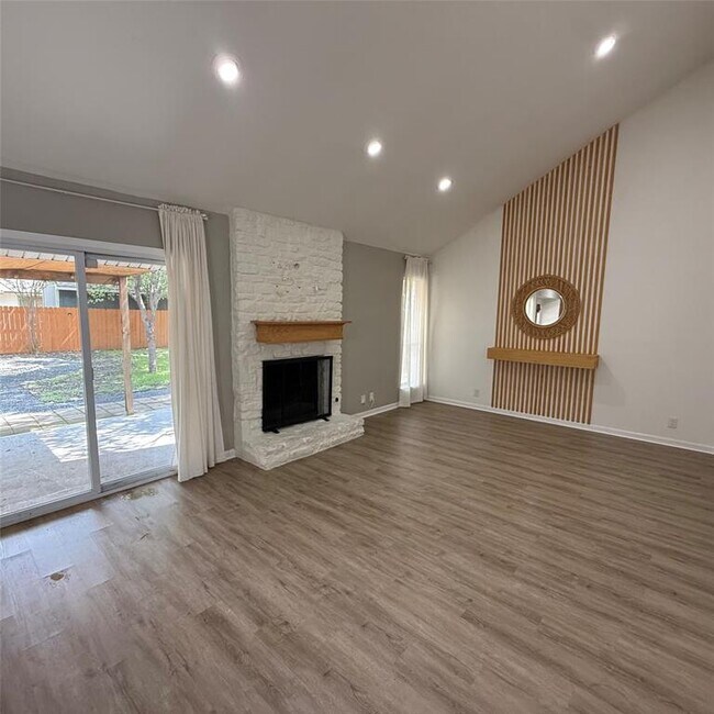 Building Photo - 1500 Wroxton Way