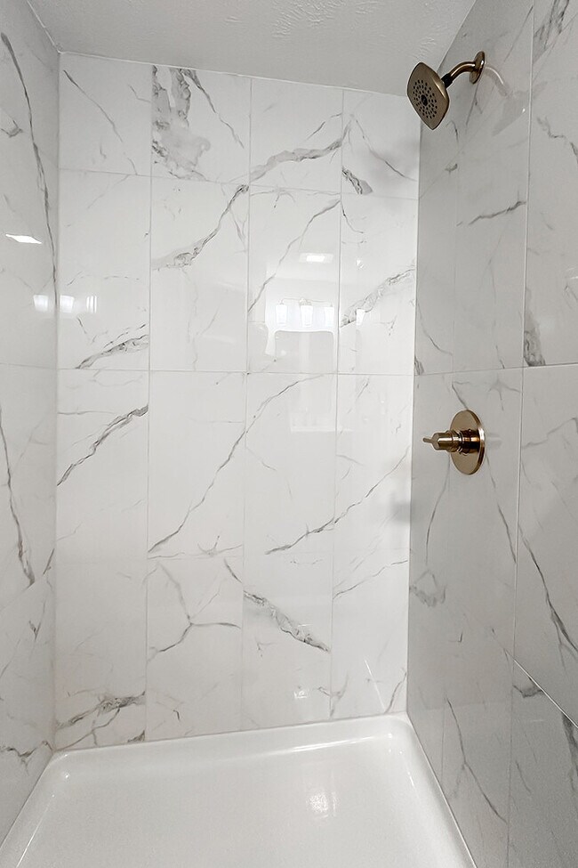 Building Photo - 922 N 122nd St