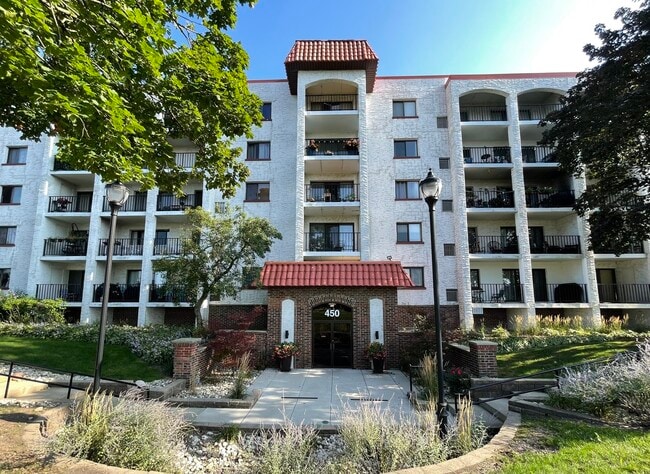 Primary Photo - 450 Plum Creek Dr