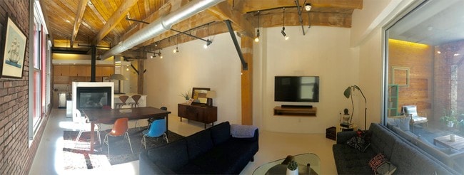 Building Photo - 1803 Wyandotte St