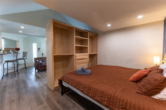 Building Photo - 2010 Caplin St