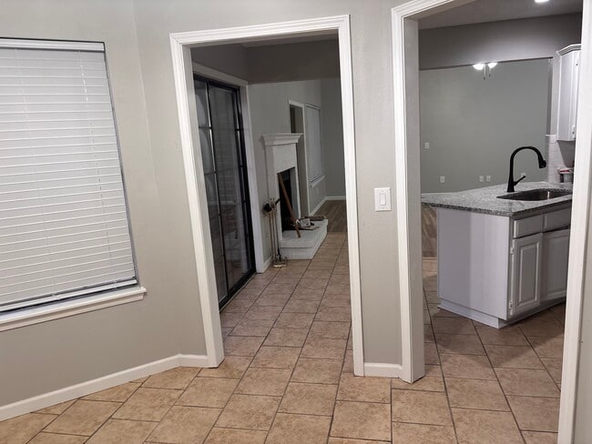 Building Photo - 3402 W Center St