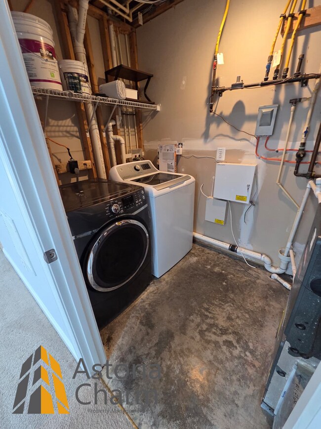 Building Photo - 3 Bedroom 3 Level Home with Garage and Flexible Layout