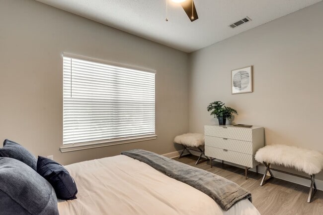 Building Photo - Get a $350 Gift Card + Spacious 1-Bed Home!