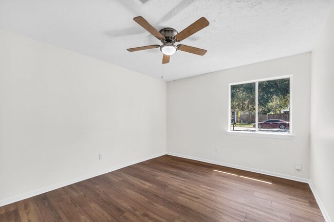 Building Photo - 8206 Willow Forest Dr