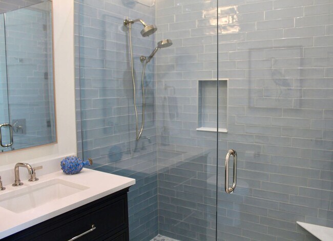 Building Photo - Fully Furnished 3 Bedroom, 3.5 Bath Home with Stunning Intracoastal Views