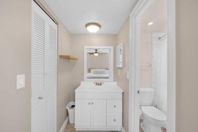 Building Photo - 9330 Lagoon Pl