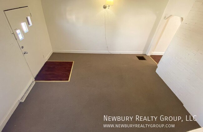 Building Photo - Charming Move-In-Ready 2-Bedroom Townhome