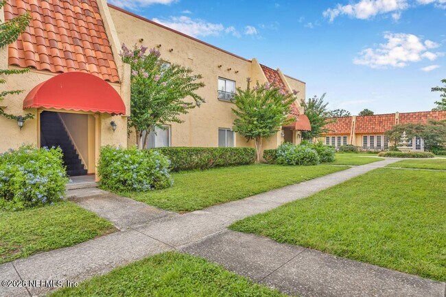 Building Photo - 3906 Mission Dr