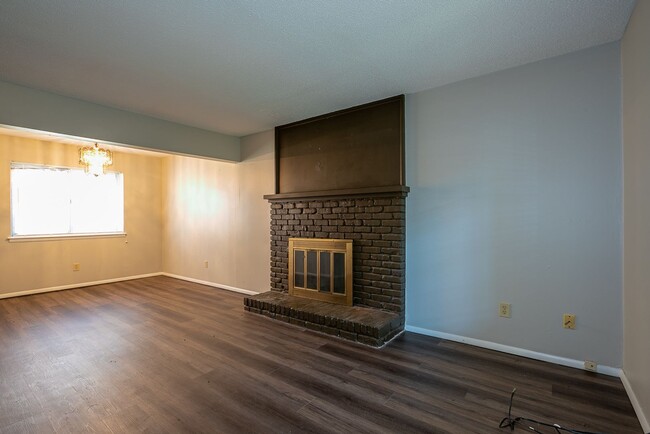 Building Photo - Renovated 1 bedroom in desirable midtown T...