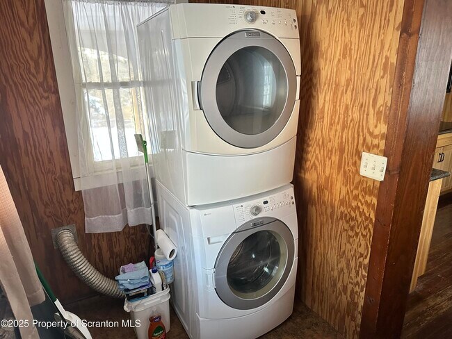 Building Photo - 1108 N Abington Rd