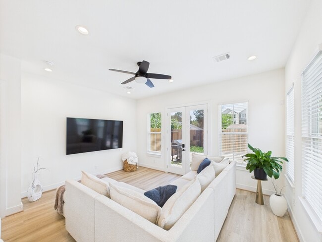 Building Photo - 4306 Idaho St