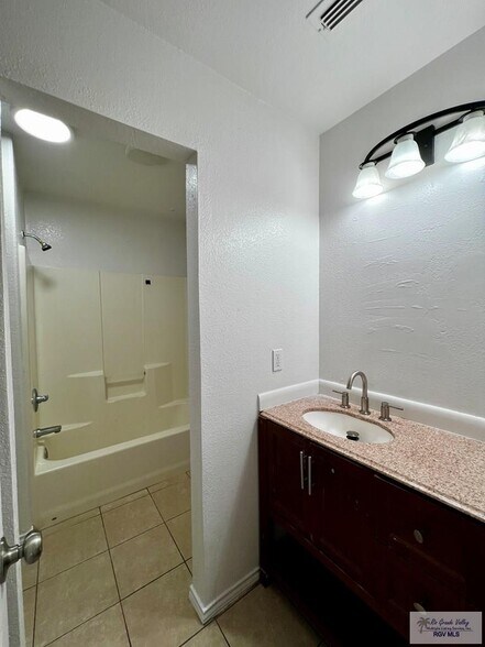 Building Photo - 2656 Malta St