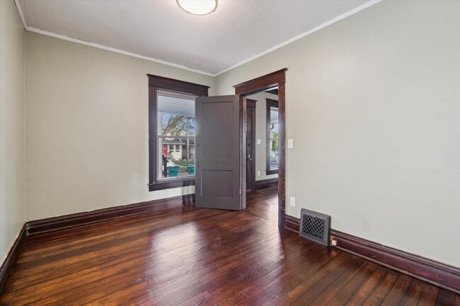 Building Photo - 1809 Maplewood Ave