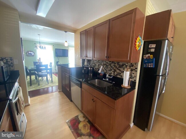 Building Photo - 8207 Stationhouse Ct