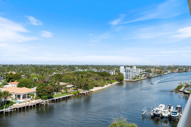 Building Photo - 1160 Hillsboro Mile