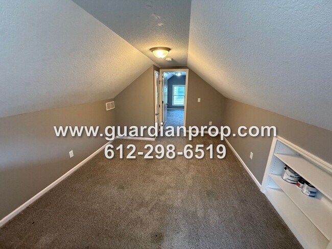 Building Photo - Blaine House on Large Corner Lot, Updated Kitchen & Baths, Family Room, Private Deck Area