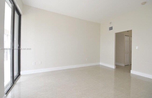 Building Photo - 3701 N Country Club Dr