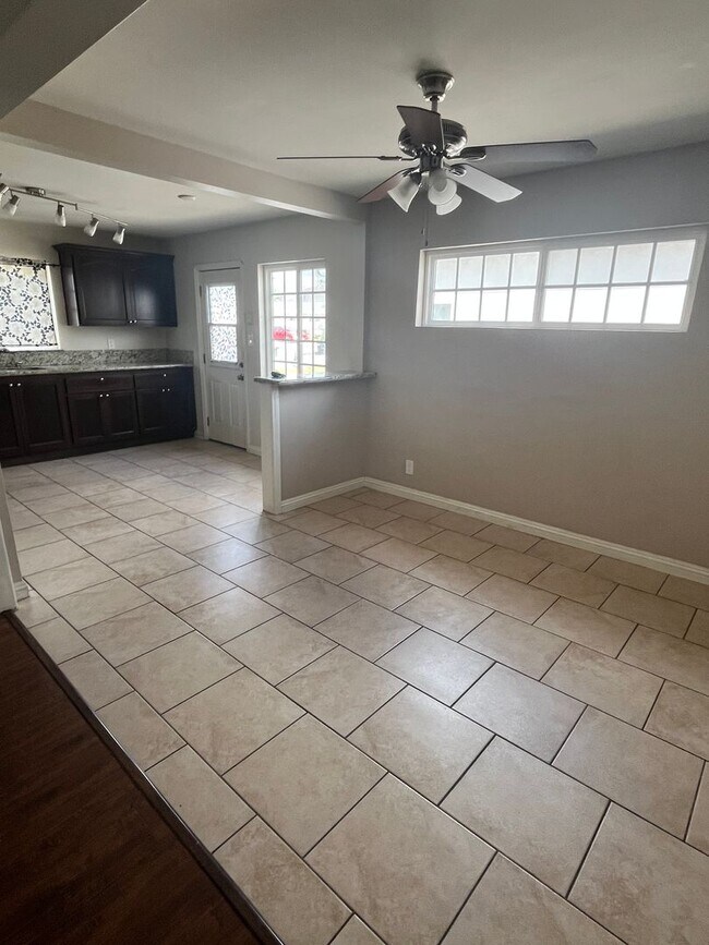 Building Photo - 3-bedrooms 2-bathrooms House for rent in Covina