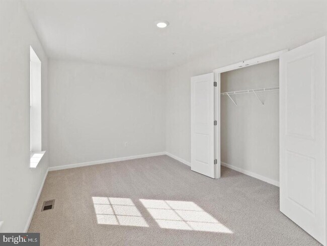 Building Photo - 397 Gatehouse Pl